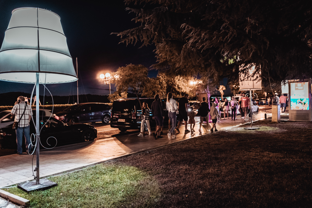 Šibenik zasjao svjetlosnim instalacijama i vatrometom: Na rivi prikazani i filmski kadrovi grada iz 1904. godine