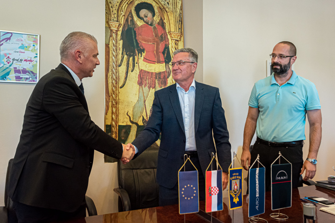 Sjećate se priče o nabavi 11 autobusa? Stižu dogodine, Burić kaže da je to prijelomni trenutak u urbanom identitetu grada  