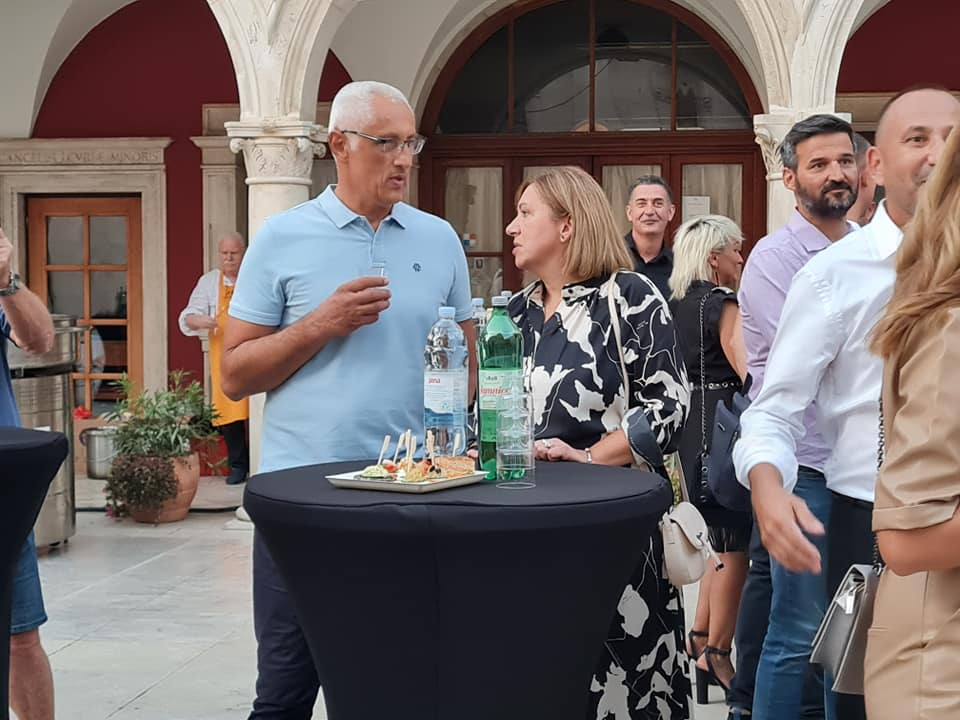 Fešta pred katedralom za deseti rođendan Društva Juraj Dalmatinac: 'Nećemo stati na ovom, jačat ćemo i rasti'