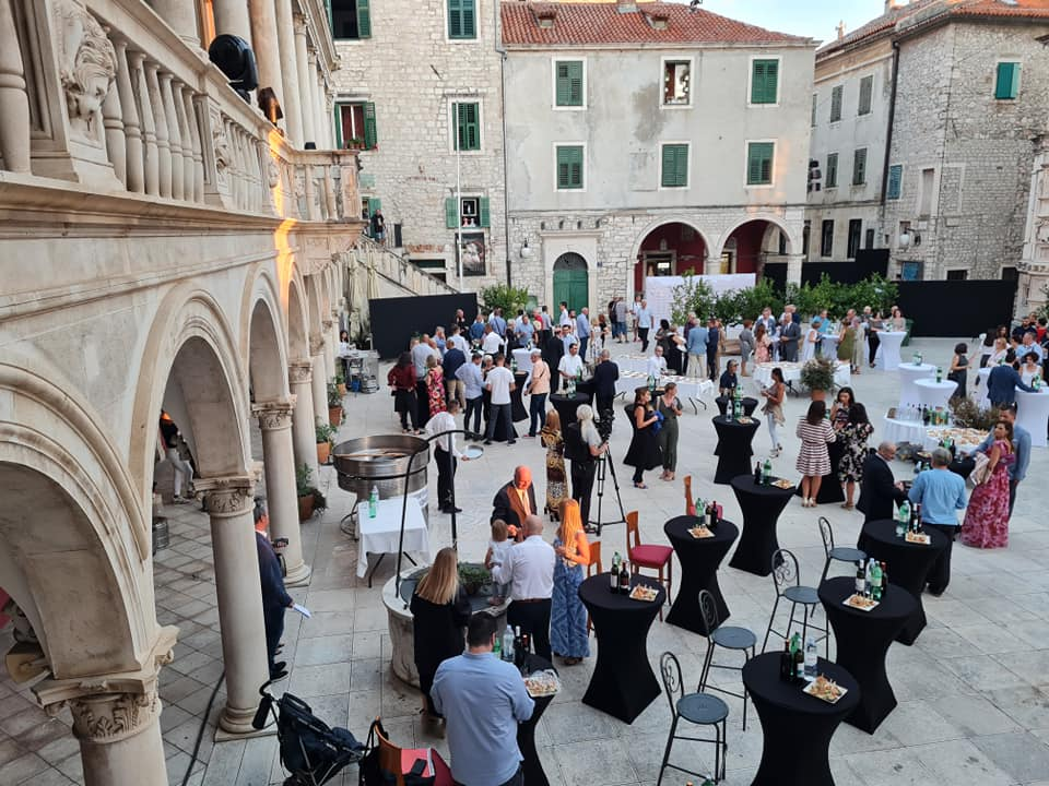 Fešta pred katedralom za deseti rođendan Društva Juraj Dalmatinac: 'Nećemo stati na ovom, jačat ćemo i rasti'