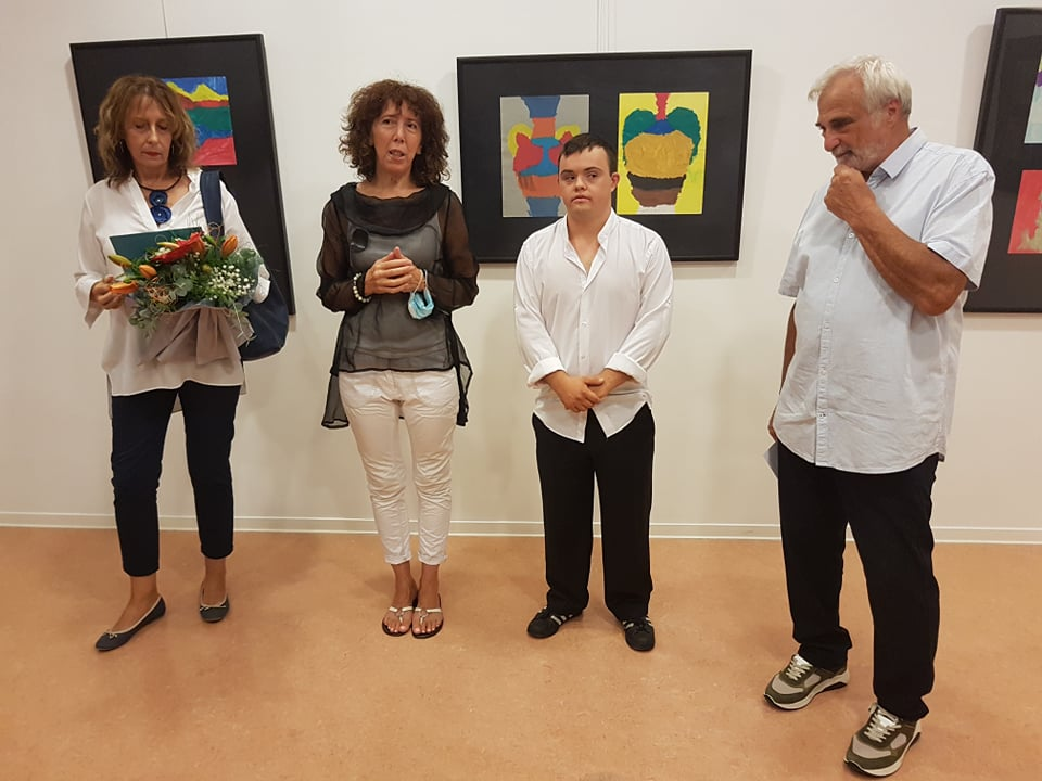 U šibenskoj knjižnici otvorena izložba Petra Krešimira Bralića: 'Drago mi je da ste ovdje i volim vas sve'  