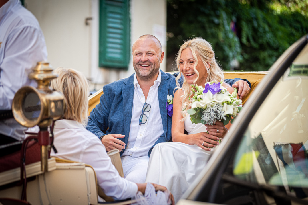 Vjenčanje na belgijski način: Dvije frizijske kobile kaskale centrom grada i rivom  