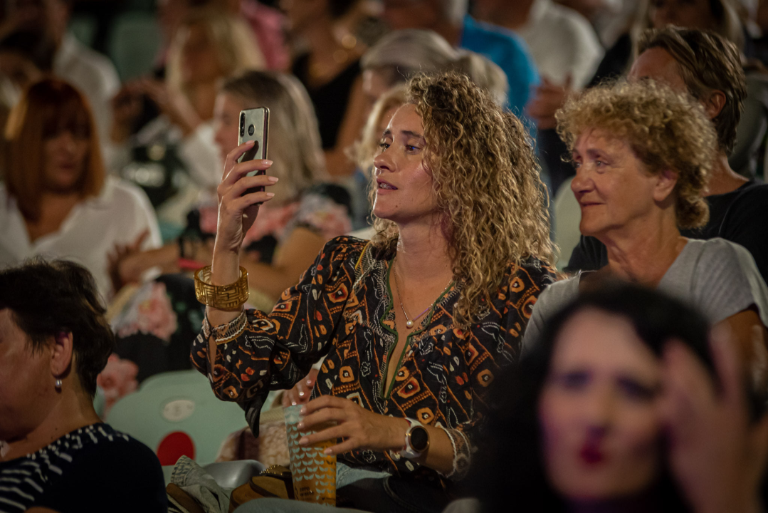 Šibenska narodna glazba i 4 tenora raspjevali publiku za kraj sezone