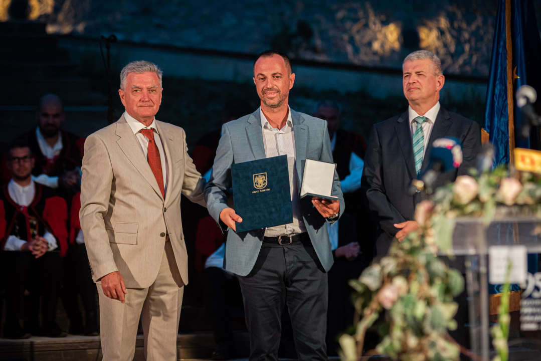 Profesor Labor nagrađen za životno djelo: 'Nisam nikad razmišljao o nagradi, a pogotovo da će kad je dobijem tu biti Gabi Novak' 