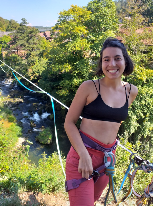 Ova silueta nad kanalom je Šibenčanka Antonia Gašperov: 'Highline je sigurniji od vožnje autom, a adrenalin je najveći neprijatelj u zraku'