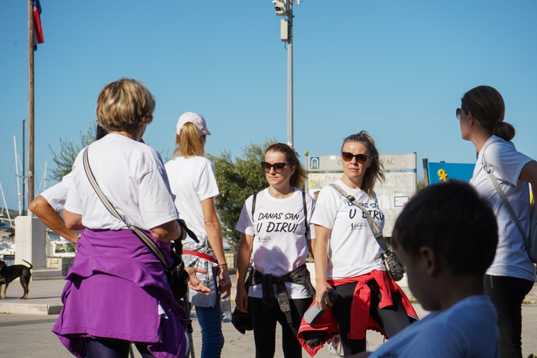 Pogledajte kako je Svjetski dan hodanja obilježen u Pirovcu: Skupljalo se i za pomoć maloj Kiari   