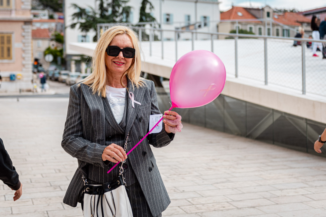 Obilježen Dan ružičaste vrpce: 'Otkrivanje raka dojke u ranoj fazi u 90 posto slučajeva osigurava izlječenje' 