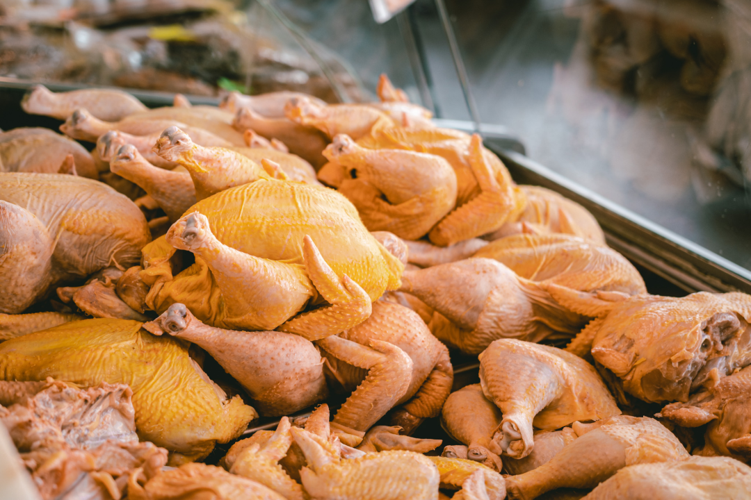 Zima je, kažu, hladna i strašna, ali uz Delikatese Petrović bit će vam toplo barem oko srca!