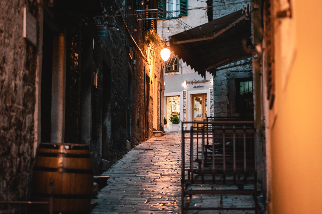 Jesenska idila u Šibeniku: Nema rijeke turista, ali grad je daleko od pustoši!