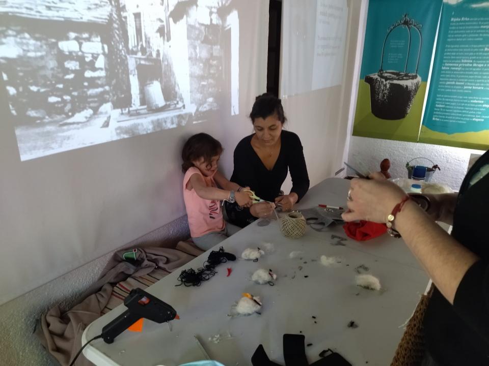 Na Krki radionice izrade igračaka za Šibenske šape i pletenja pokrivača za beskućnike