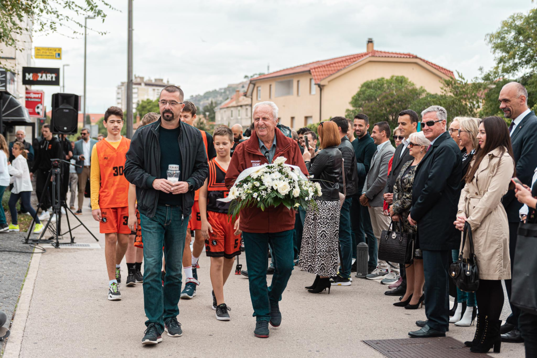 Šibenik obilježio 57. rođendan velikana svjetske košarke: 'Neki ljudi čine razliku u svijetu, njih treba slijediti!'
