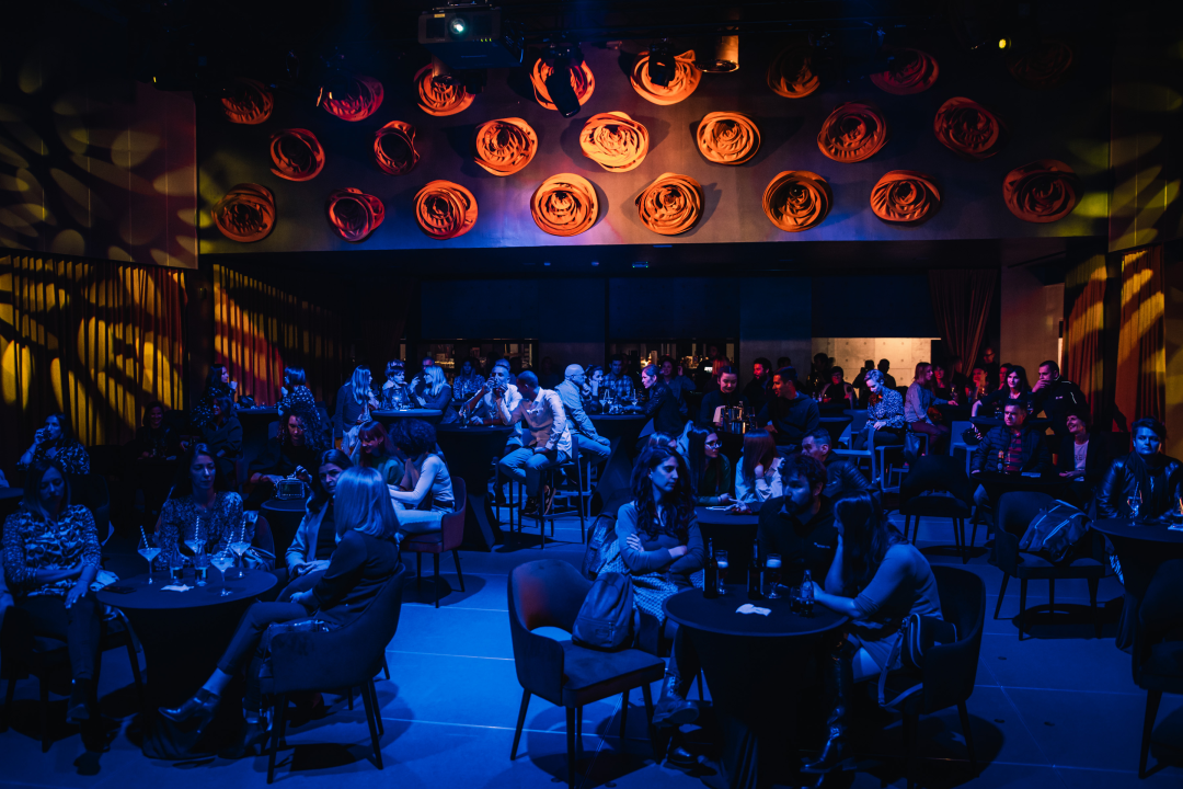 Natali Dizdar u ‘Arsenu’ u suzama otpjevala Arsenovu Zamijenit ću te gorim i proslavila 20 godina karijere