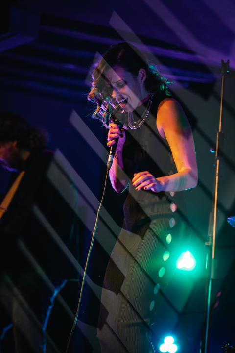 Natali Dizdar u ‘Arsenu’ u suzama otpjevala Arsenovu Zamijenit ću te gorim i proslavila 20 godina karijere