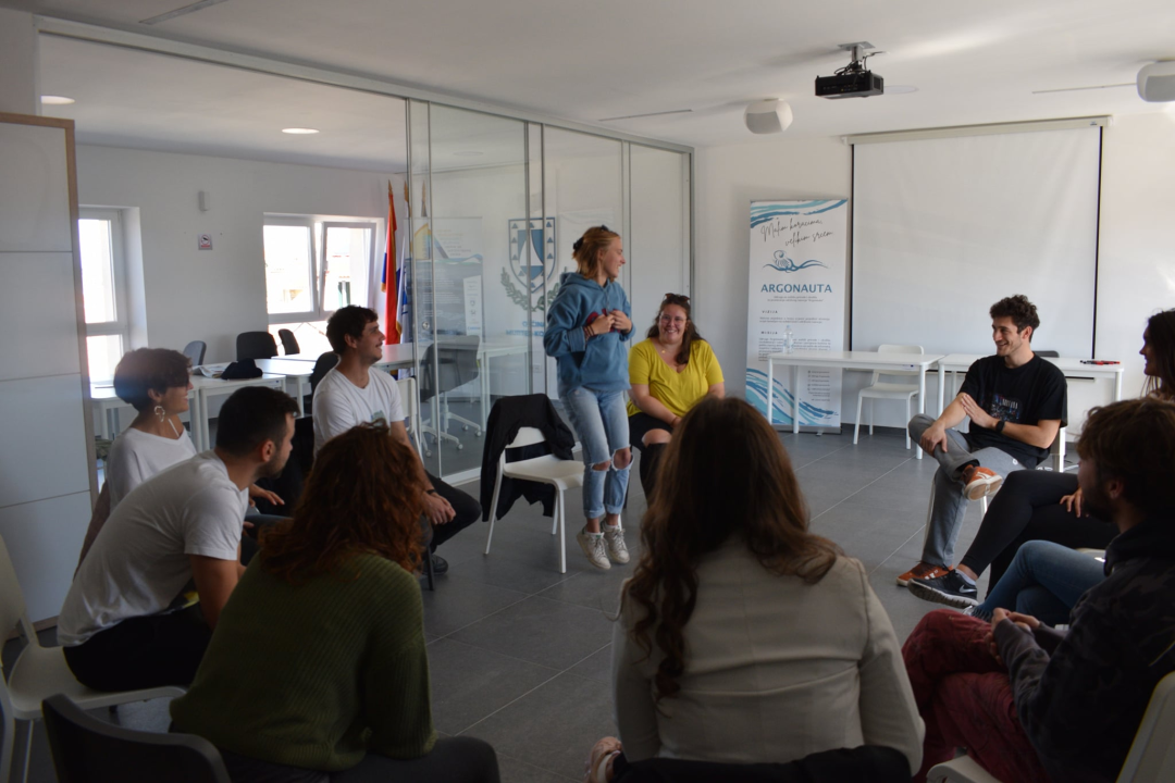 Mladi iz europskih zemalja mjesec dana radili na Murteru: Iza njih ostale nove pješačke staze i prebojane klupe