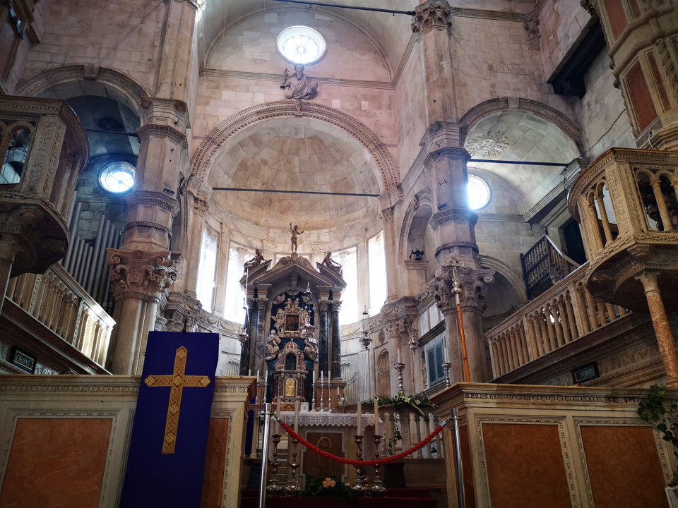 Počinju novi radovi u šibenskoj katedrali, čisti se središnji svod: 'Na velikim svjetskim spomenicima uvijek je neka skela'