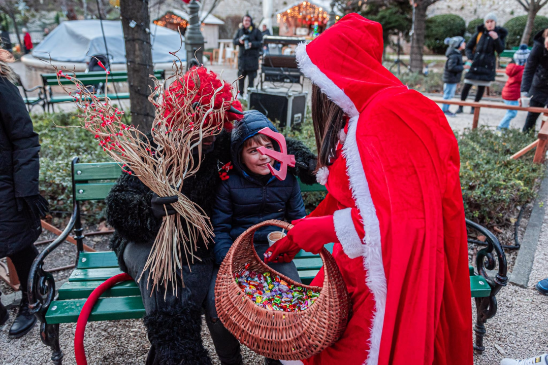 Sveti Nikola u Adventurinom Parkiću razveselio najmlađe Šibenčane 
