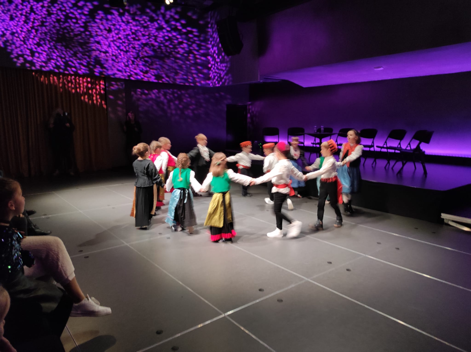 U Kući umjetnosti Arsen predstavljena slikovnica 'Božićne priče' iz DV Šibenske masline: 'Novac od prodaje ide Kiari' 