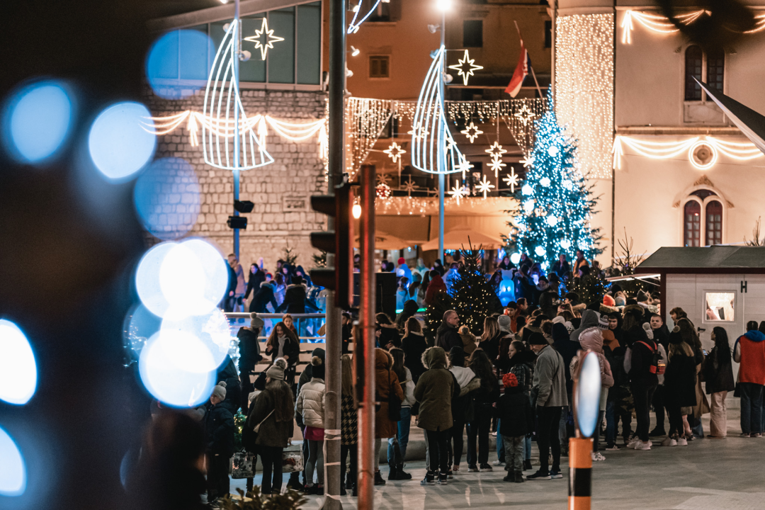 Bajkovito disco klizalište zvijezda na vrhu šibenske Adventure!