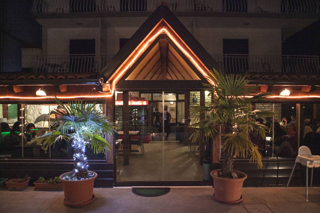 Uživajte u zimskoj čaroliji restorana Gastro Italiano uz domaću spizu i glazbu uživo!