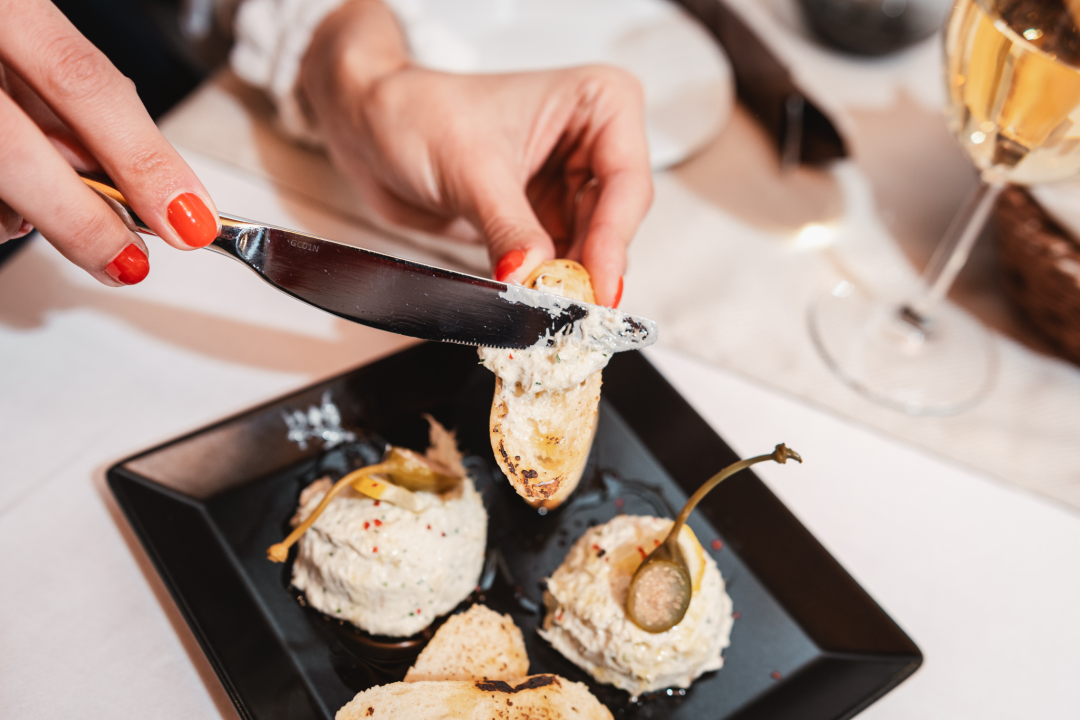 Posjetite najstariju šibensku tavernu u Hotelu Jadran! 