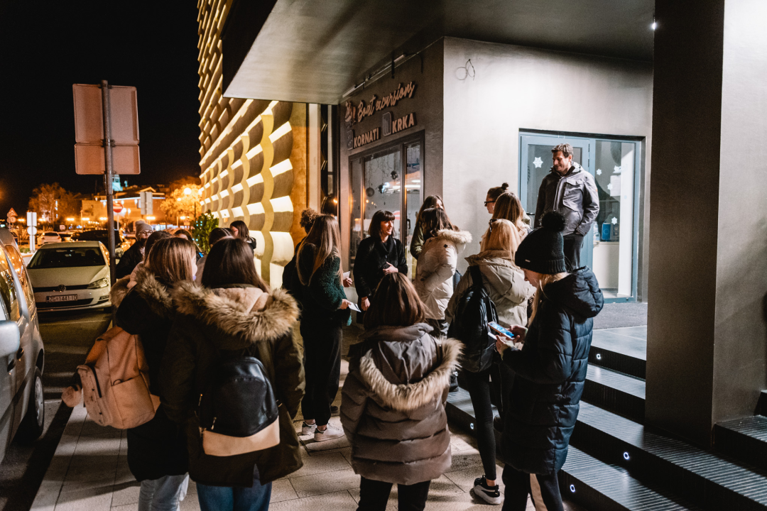 ‘Love will tear us apart’ u Arsenu: Vrhunski ples, vrhunska glazba i slučajni plesač iz publike