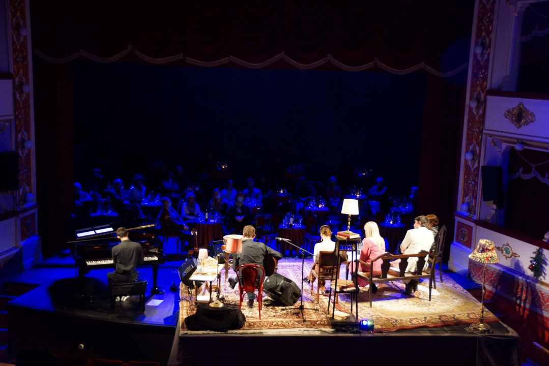 Bajkovita večer u šibenskom kazalištu: Puno Jesenjina, malo Arsena i nešto snijega na kraju