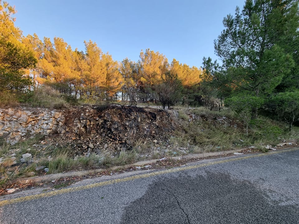 Pažljivo s pirotohenikom: Petarde umalo izazvale veći požar na 'tri trake' na Vidicima