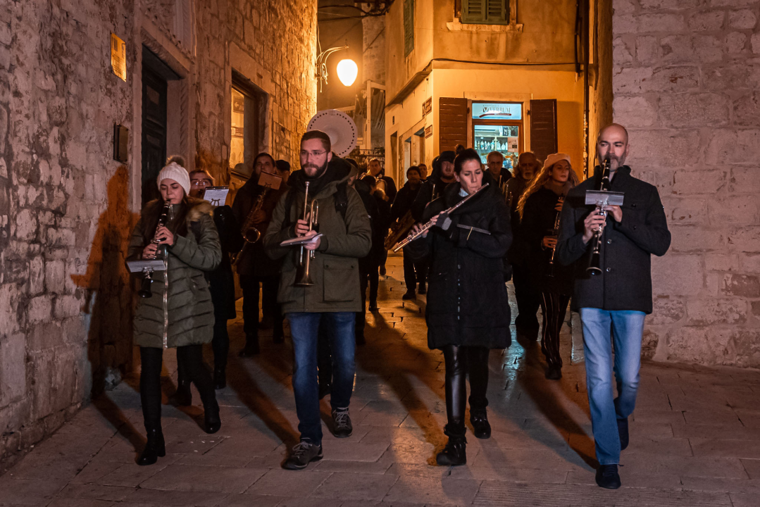 Proslavljena Proslava: 'Božić je tolika radost da žurimo proslaviti ga osam dana unaprijed' 