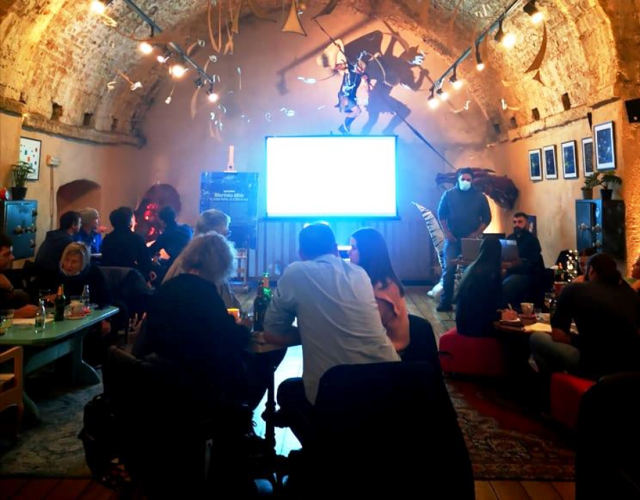 Prije osam godina u Azimutu je počela pub kviz histerija: Čast da obilježi tu obljetnicu pripala je koautoru prvog kviza ikad  