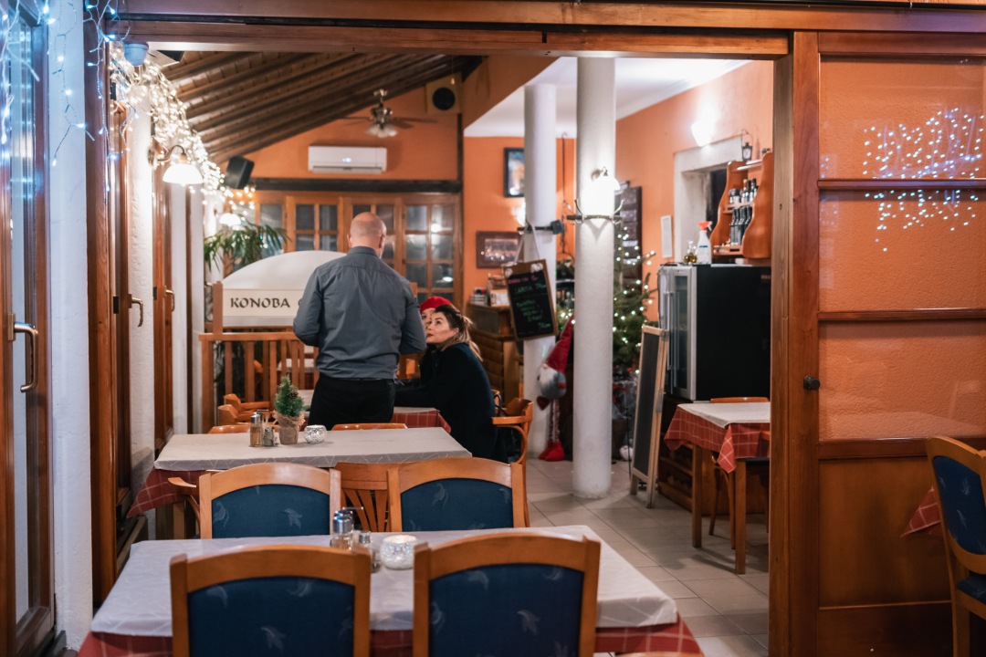 Osladite se vrhunskim delicijama iz konobe Brošćica u Tisnom!