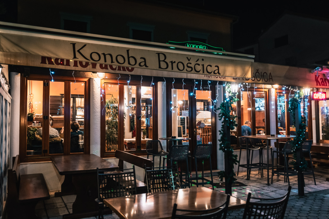 Osladite se vrhunskim delicijama iz konobe Brošćica u Tisnom!