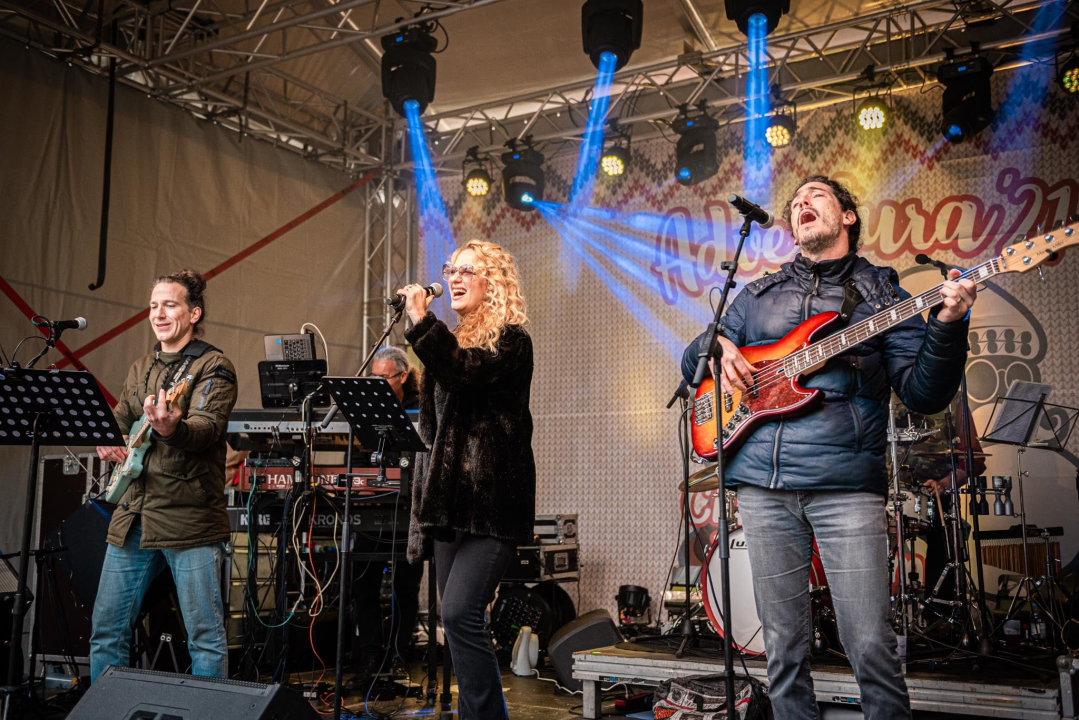 Vratilo se staro normalno na Adventuru: Fenixi, Badnjak, đardin, točno u podne