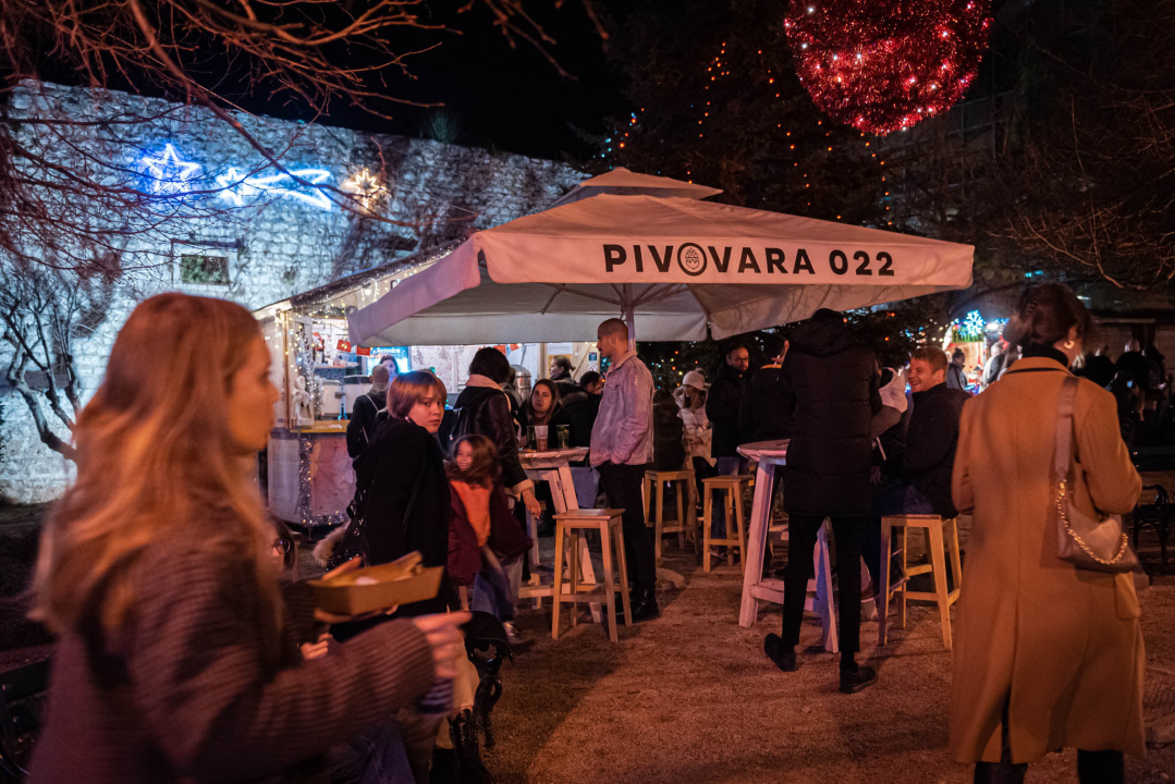 Teke Yeke okupili su se iz dosade, ali u đardinu su bili poprilično zabavni