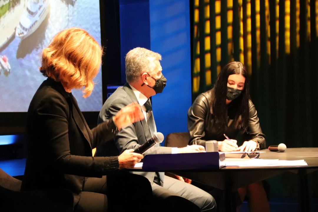 Gradonačelnik Burić u Kući umjetnosti Arsen šibenskim studentima dodijelio stipendije 