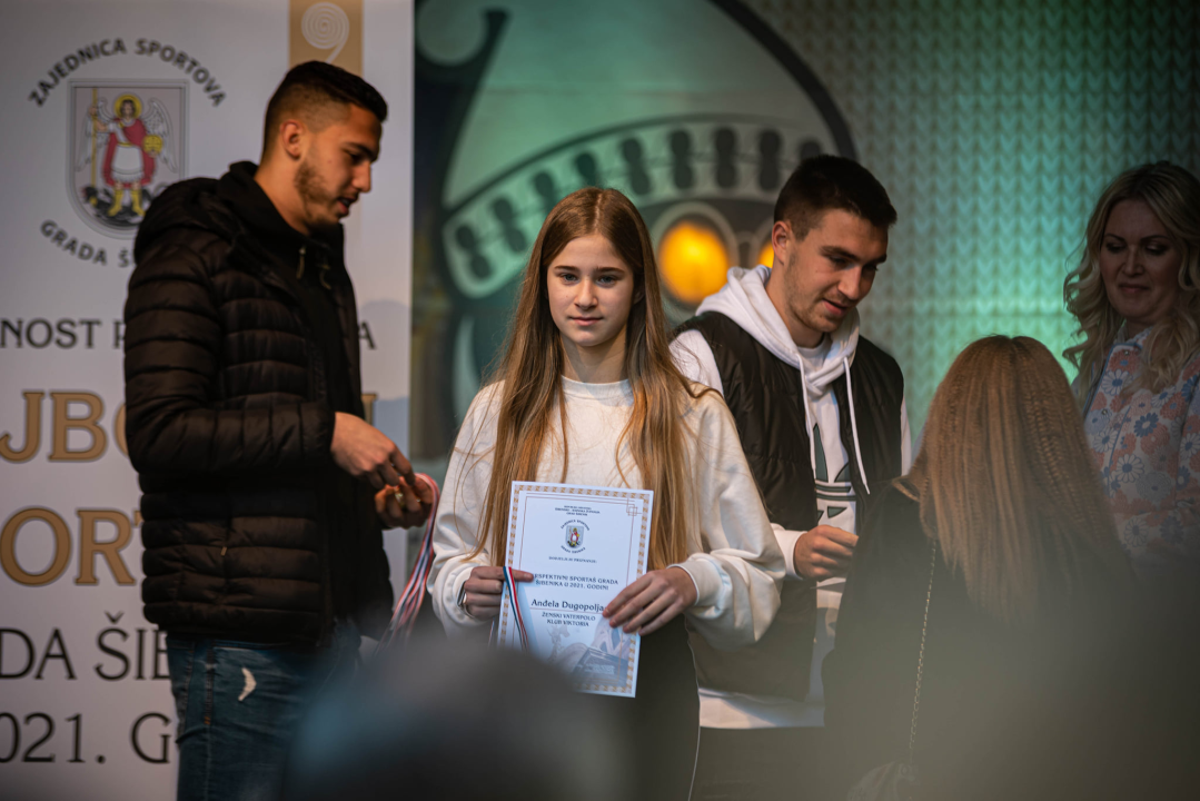 Vaterpolisti Solarisa i košarkašice Šibenika u ekipnoj, a Toni Slavica i Nives Radić u pojedinačnoj konkurenciji 