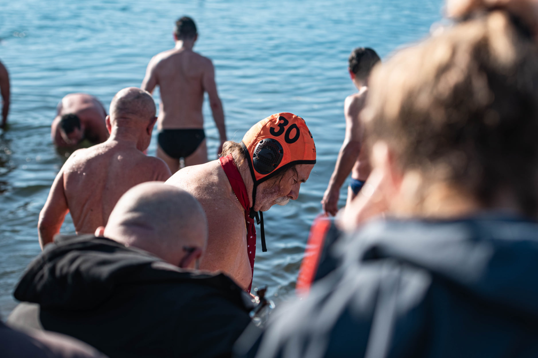 Odvažnih 12 okupalo se na Banju u podne na samu Novu godinu: 'Ovo nije hladna voda'