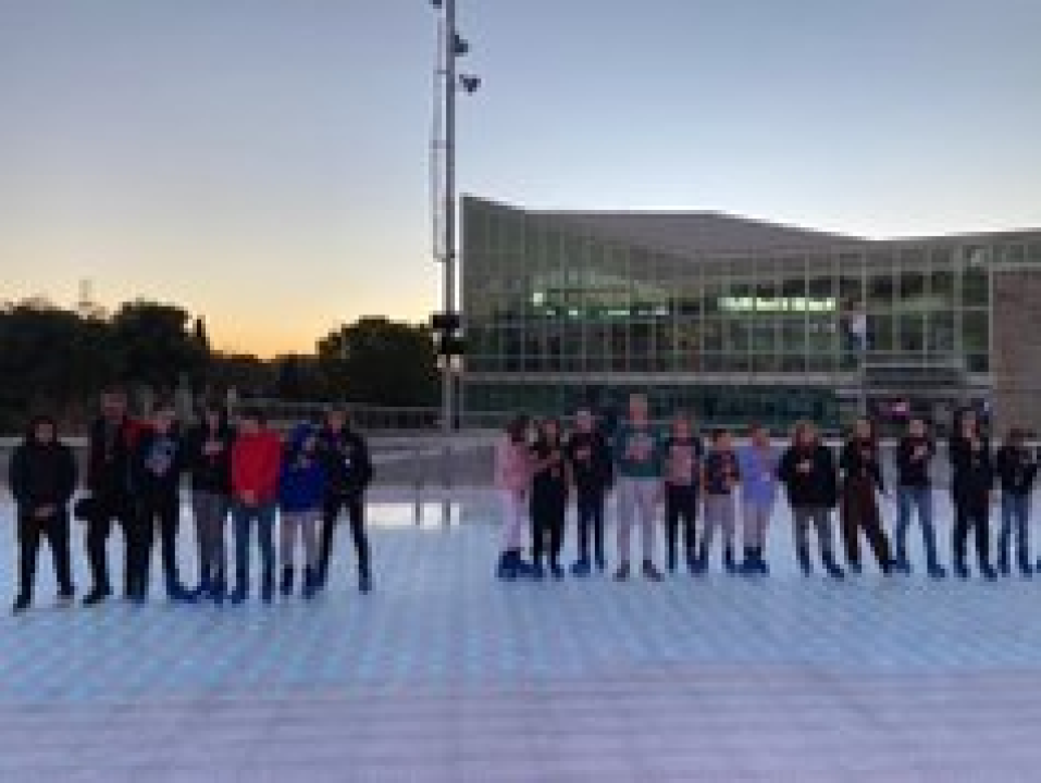 Održana 'Šibenska zimska Olimpijada': Pet ekipa odmjerilo snage na ledu, Jurini Jazavci pobijedili