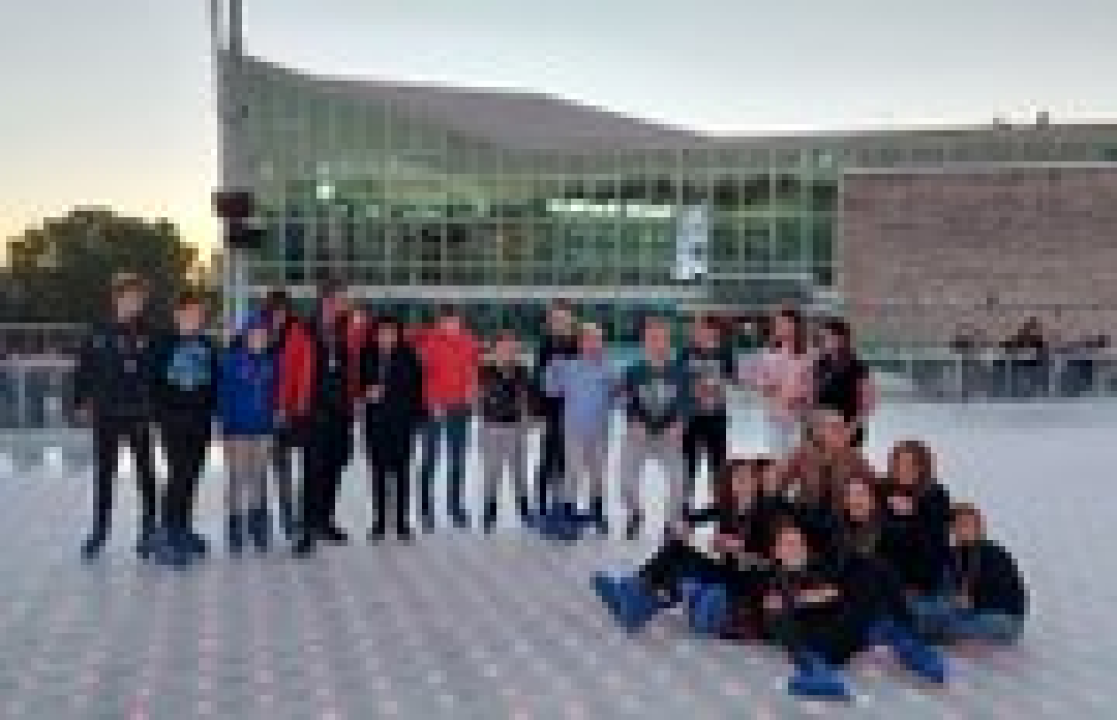 Održana 'Šibenska zimska Olimpijada': Pet ekipa odmjerilo snage na ledu, Jurini Jazavci pobijedili