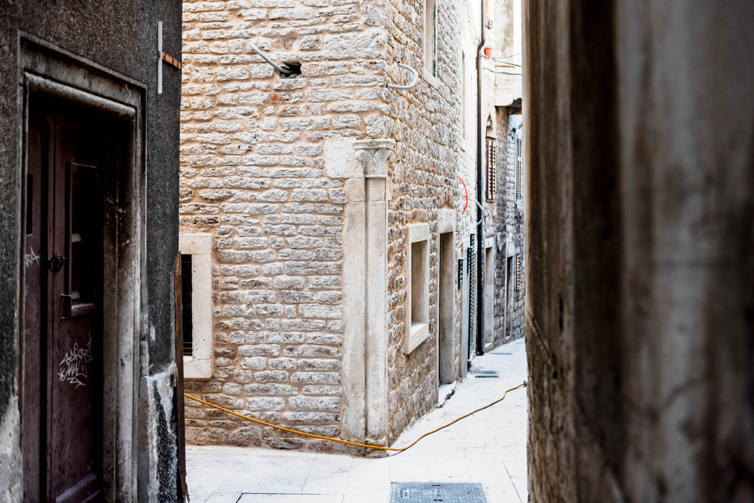 Ugaoni stupovi još su jedna posebnost Šibenika: 'Plemići su na taj način demonstrirali svoju moć'