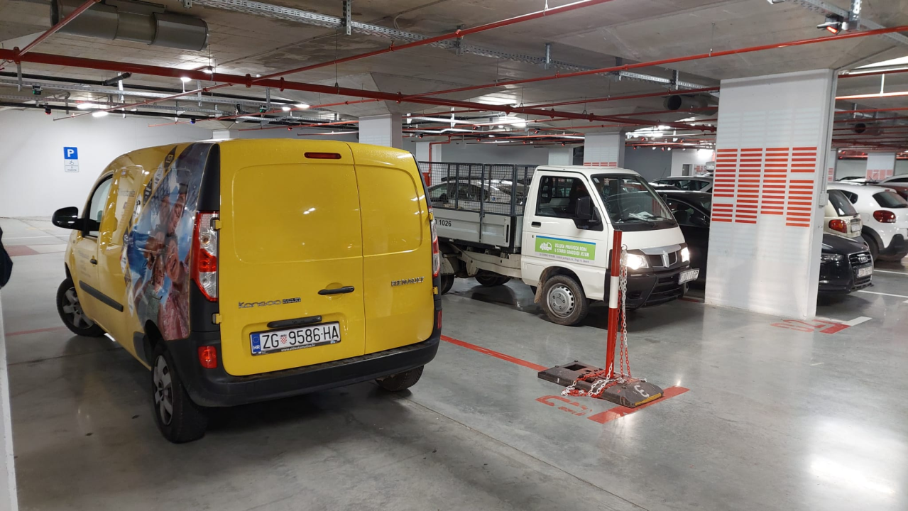 Godinu i pol nakon otvorenja garaža na Poljani rješava brojne logističke probleme u staroj gradskoj jezgri