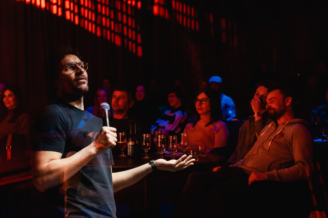 Zabezeknuti Vlatko Štampar sat i 45 minuta u Arsenu valjao fore, publika je plakala od smijeha!