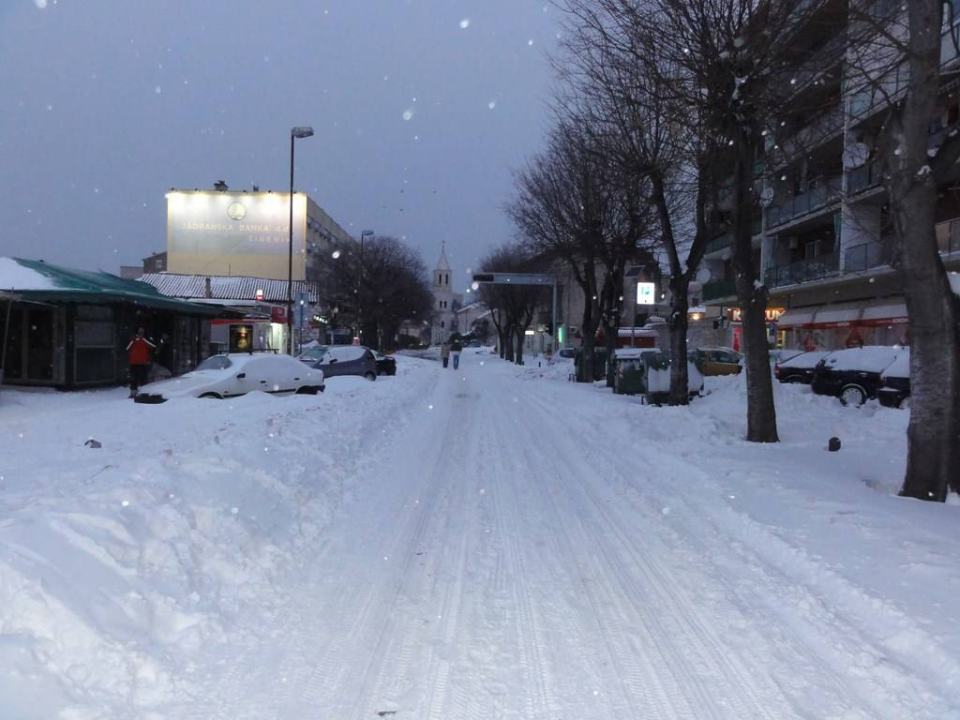 Šibenik je na današnji dan prije deset godina bio potpuno zatrpan snijegom: Prisjetite se kako je to izgledalo 