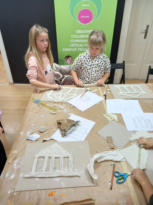 Upoznajte djecu s radom Arkki škole ovu nedjelju na radionici 'Pročelje hrama'! 