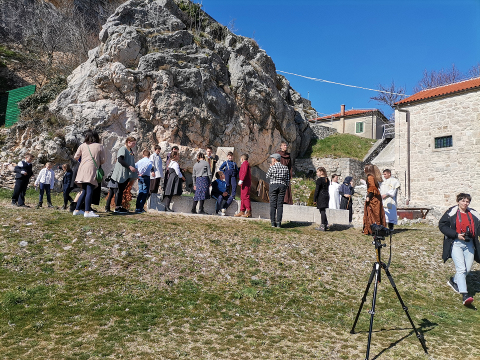 'Kako je fra Lujo Marun spasio tvrđavu': Članovi udruge 'Čarobni svijet' snimili film na Kniskoj tvrđavi
