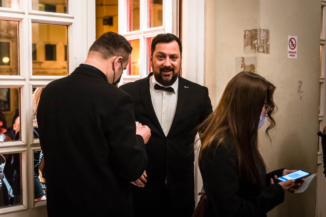 Ženski orkestar do suza nasmijao šibensku publiku, likovi su nam bolno poznati!