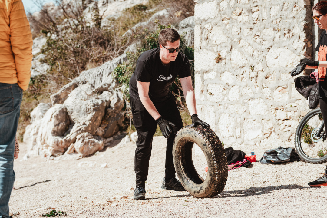 Odrađena akcija čišćenja podmorja i plaže u Zatonu: 'Mislim da smo izvadili oko 3-4 tone, ali ima toga još'  