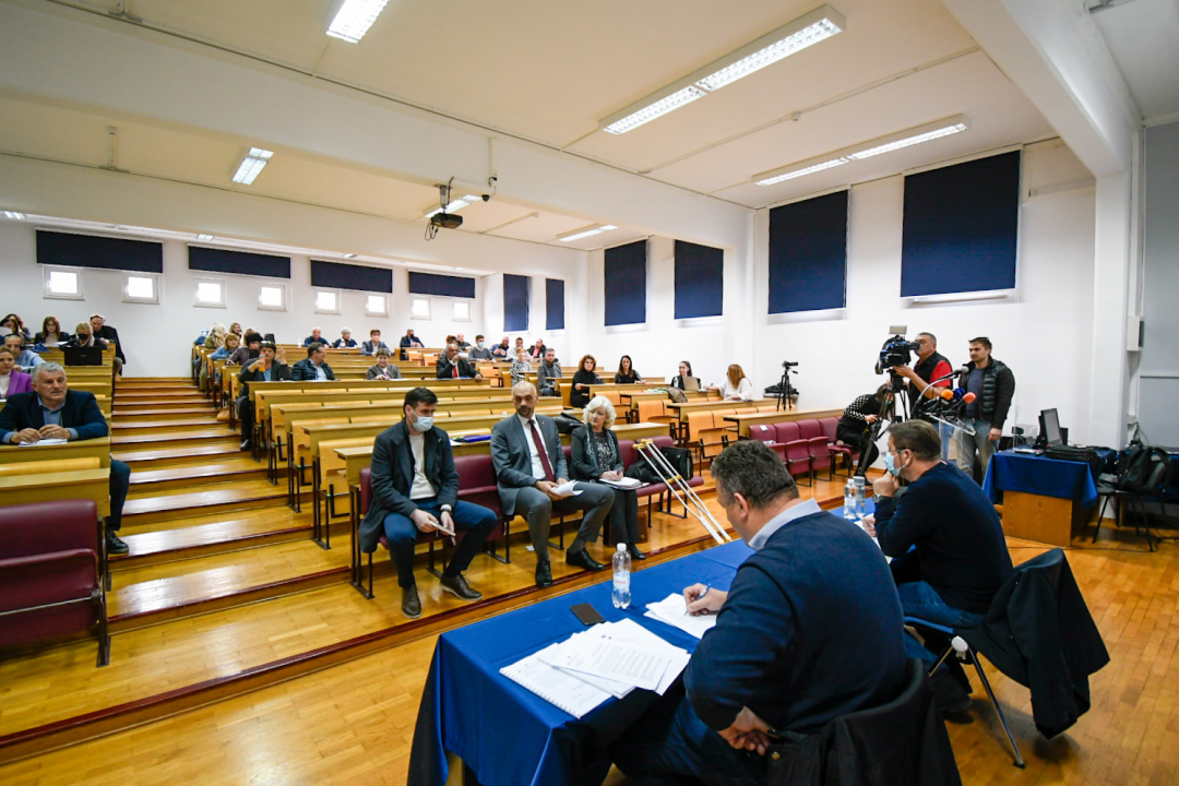 Petrina i Jelić su se poprilično natezali, ali točke dnevnog reda Županijske skupštine na brzinu su izglasane 