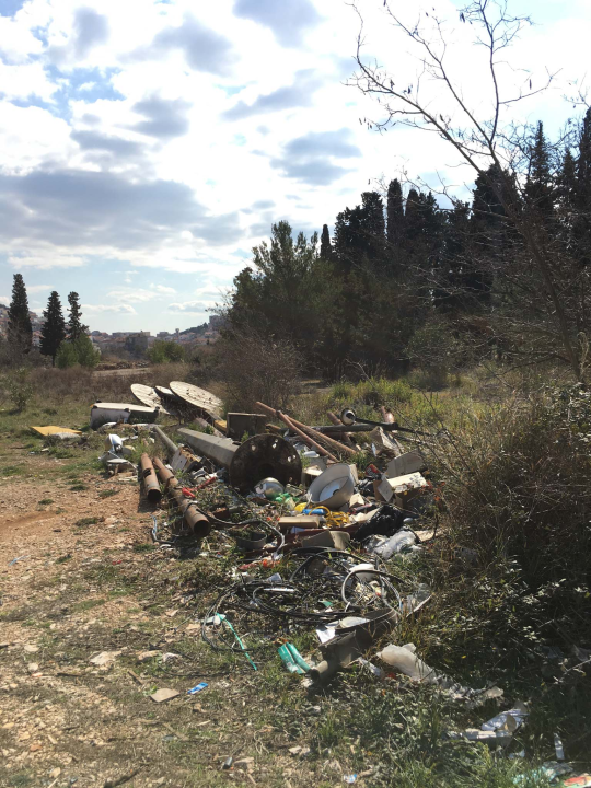 Stara rasvjeta s rive završila na TEF-u okružena tonama građevinskog i drugog otpada!