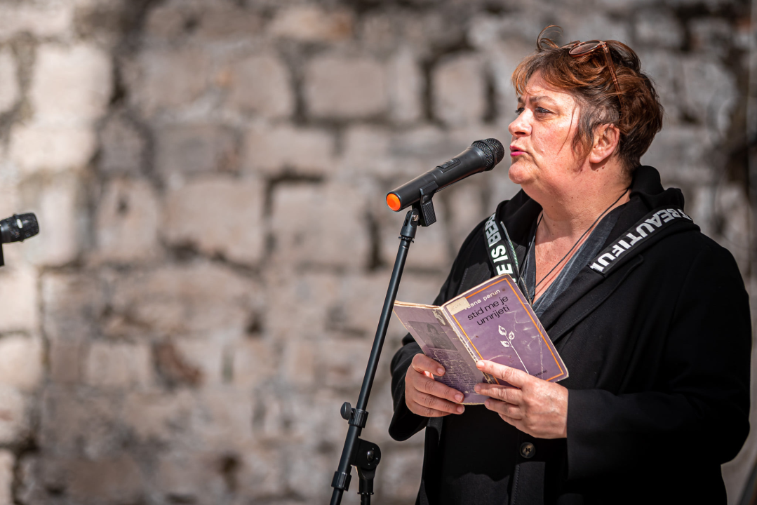 Podjelom sadnica masline i čitanjem poezije na šibenskoj rivi obilježen 100. rođendan Vesne Parun 