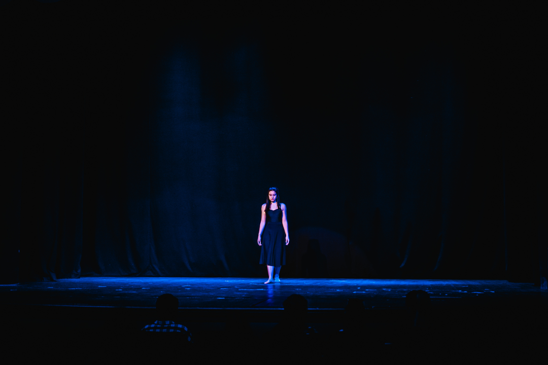 Smijeh i suze za Luku Škarića koji je iz publike gledao prijatelje kako mu ‘Mojom pričom’ skupljaju novac za operaciju